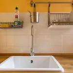 Zentrale Altbauwohnung Im Helmholtzkiez * Berlin