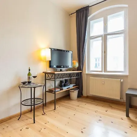 Appartement Zentrale Altbauwohnung Im Helmholtzkiez