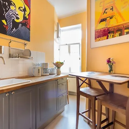 Zentrale Altbauwohnung Im Helmholtzkiez Apartment Berlin