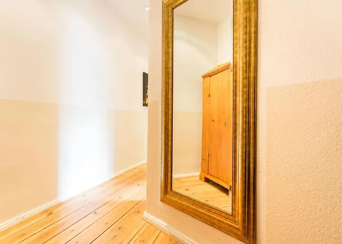 Zentrale Altbauwohnung Im Helmholtzkiez *