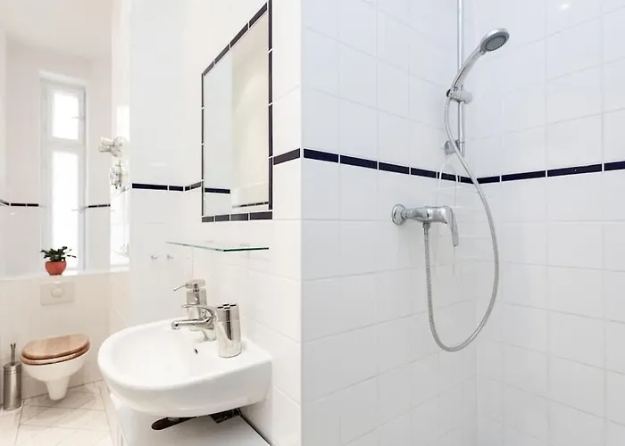 Zentrale Altbauwohnung Im Helmholtzkiez Apartamento Berlín