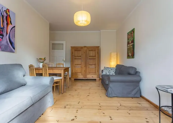 Lägenhet Zentrale Altbauwohnung Im Helmholtzkiez Berlin