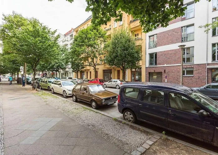 Zentrale Altbauwohnung Im Helmholtzkiez