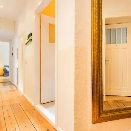 Zentrale Altbauwohnung Im Helmholtzkiez * ברלין