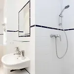 Zentrale Altbauwohnung Im Helmholtzkiez Apartment Berlin