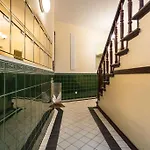Zentrale Altbauwohnung Im Helmholtzkiez *