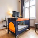 Zentrale Altbauwohnung Im Helmholtzkiez Berlin