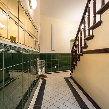 Zentrale Altbauwohnung Im Helmholtzkiez *