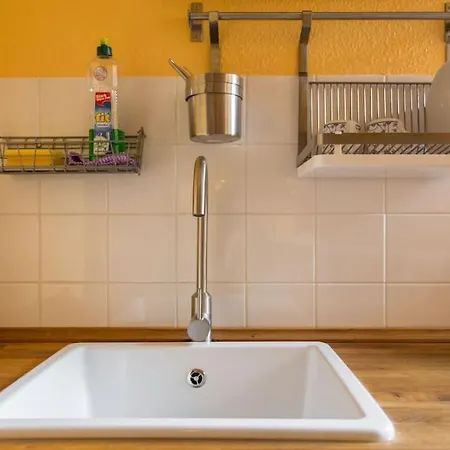 Zentrale Altbauwohnung Im Helmholtzkiez * Berlin