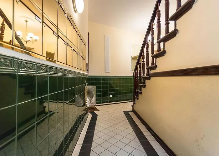 Zentrale Altbauwohnung Im Helmholtzkiez *